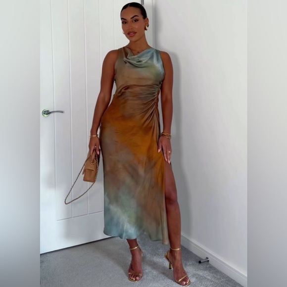 Dresses & Skirts - Zara satin like effect